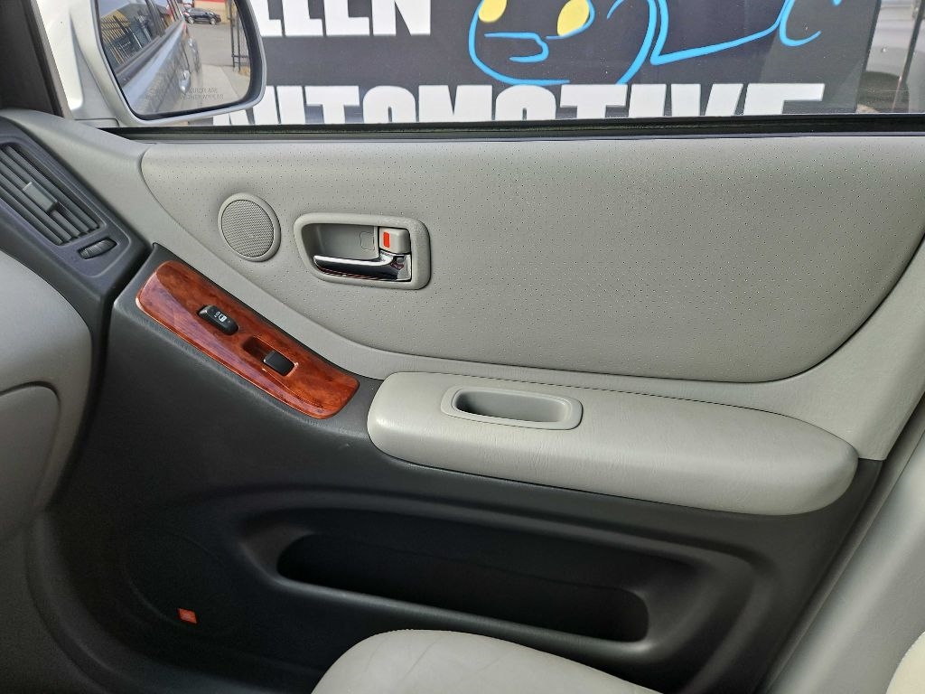 Toyota Highlander V6 2WD with 3rd-Row Seat 2006