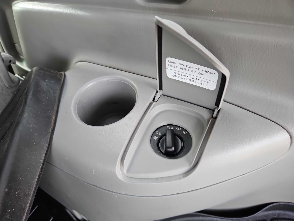 Toyota Highlander V6 2WD with 3rd-Row Seat 2006