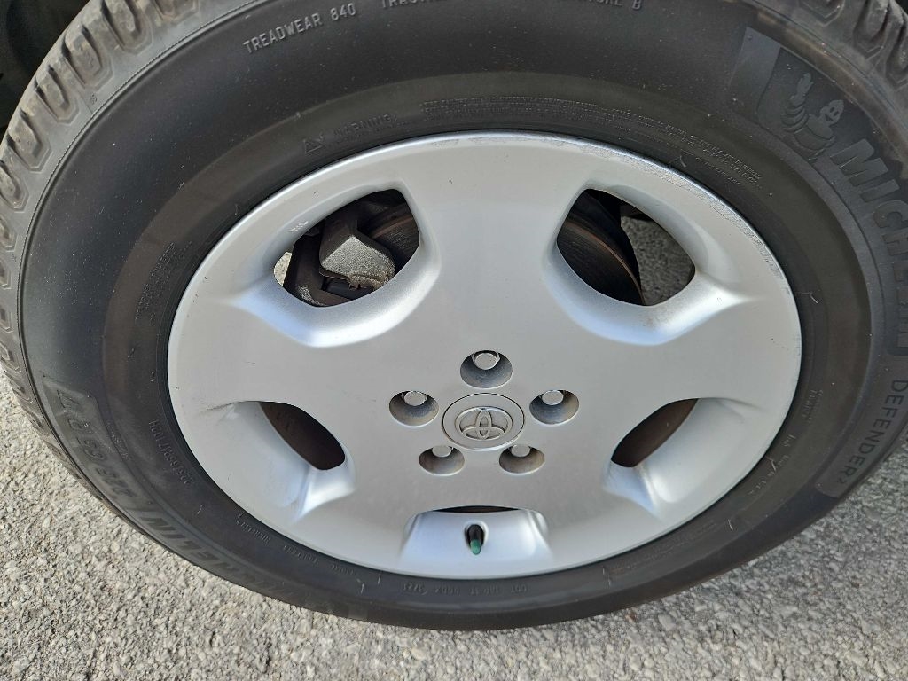 Toyota Highlander V6 2WD with 3rd-Row Seat 2006