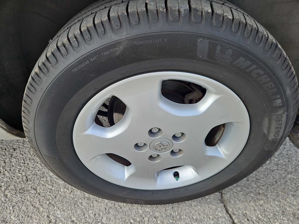 Toyota Highlander V6 2WD with 3rd-Row Seat 2006