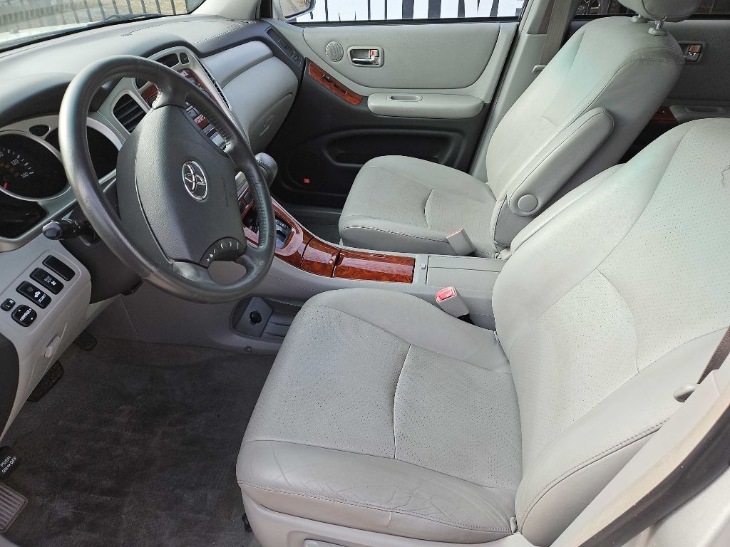Toyota Highlander V6 2WD with 3rd-Row Seat 2006