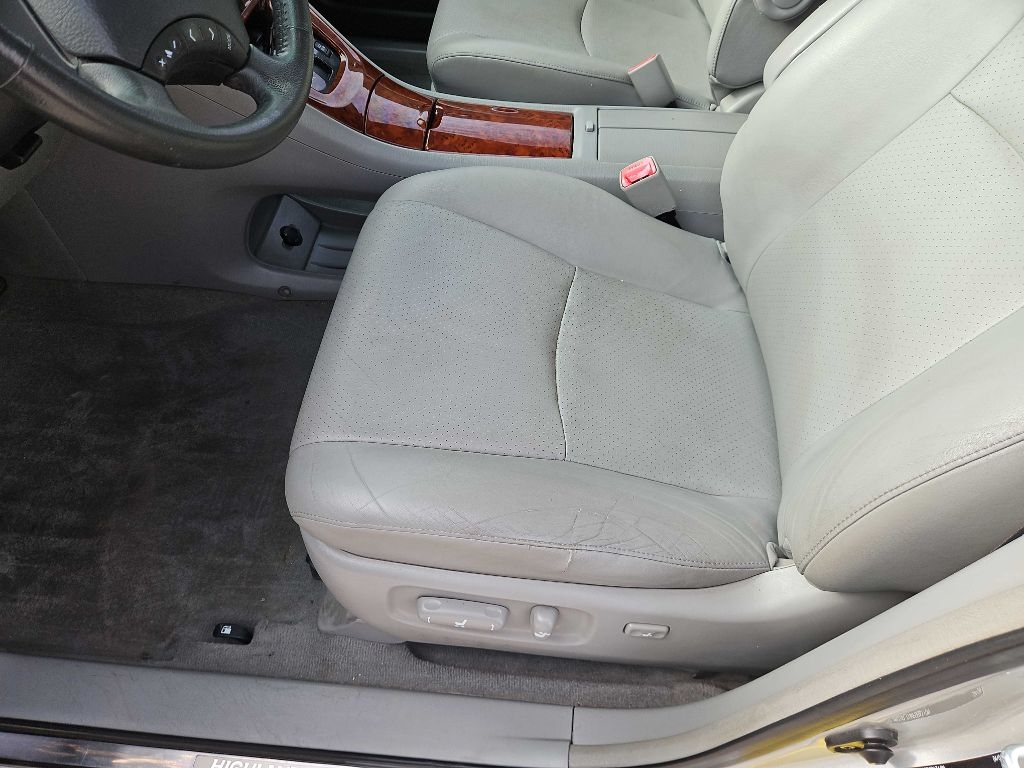 Toyota Highlander V6 2WD with 3rd-Row Seat 2006