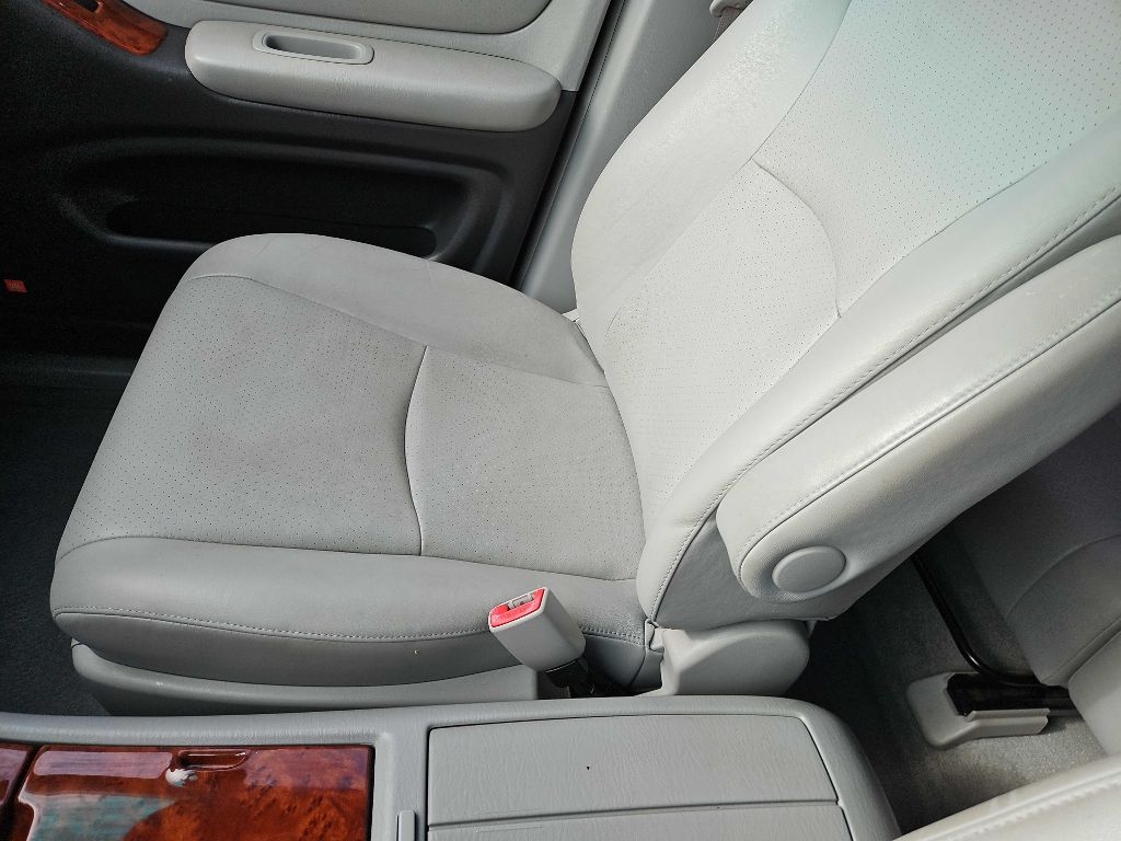 Toyota Highlander V6 2WD with 3rd-Row Seat 2006
