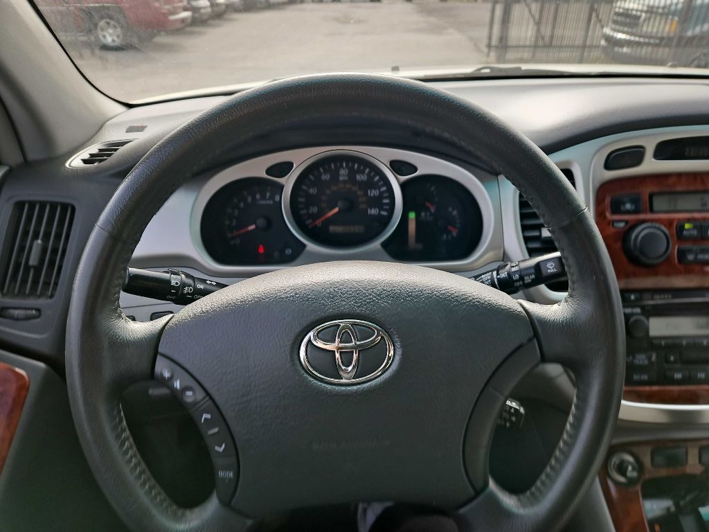 Toyota Highlander V6 2WD with 3rd-Row Seat 2006