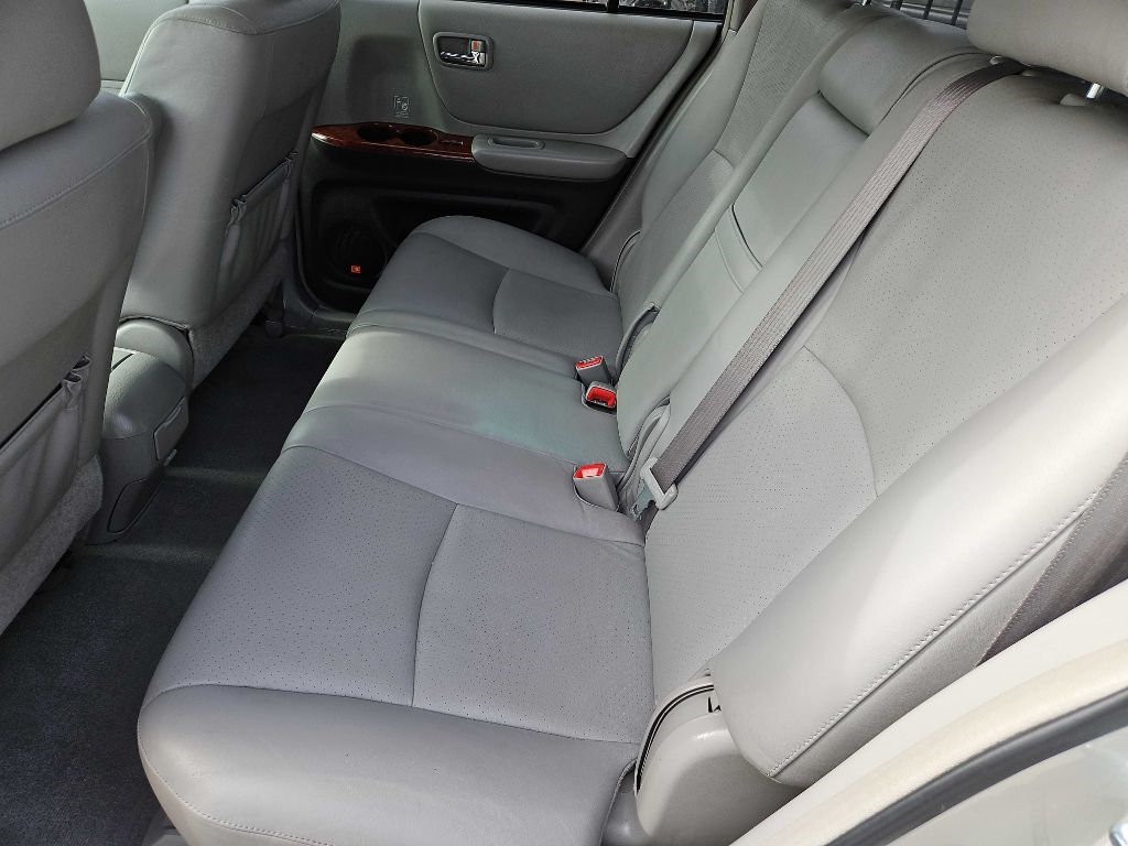 Toyota Highlander V6 2WD with 3rd-Row Seat 2006