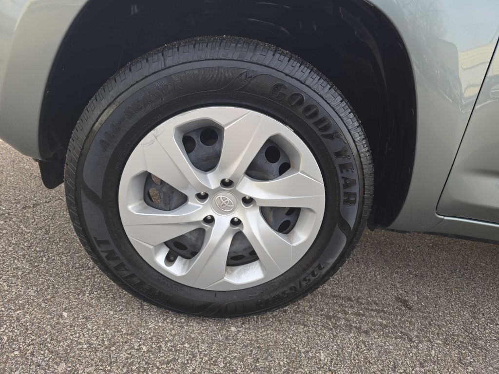 Toyota RAV4 Base I4 2WD 2008