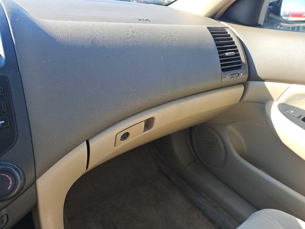 Honda Accord LX sedan AT 2003