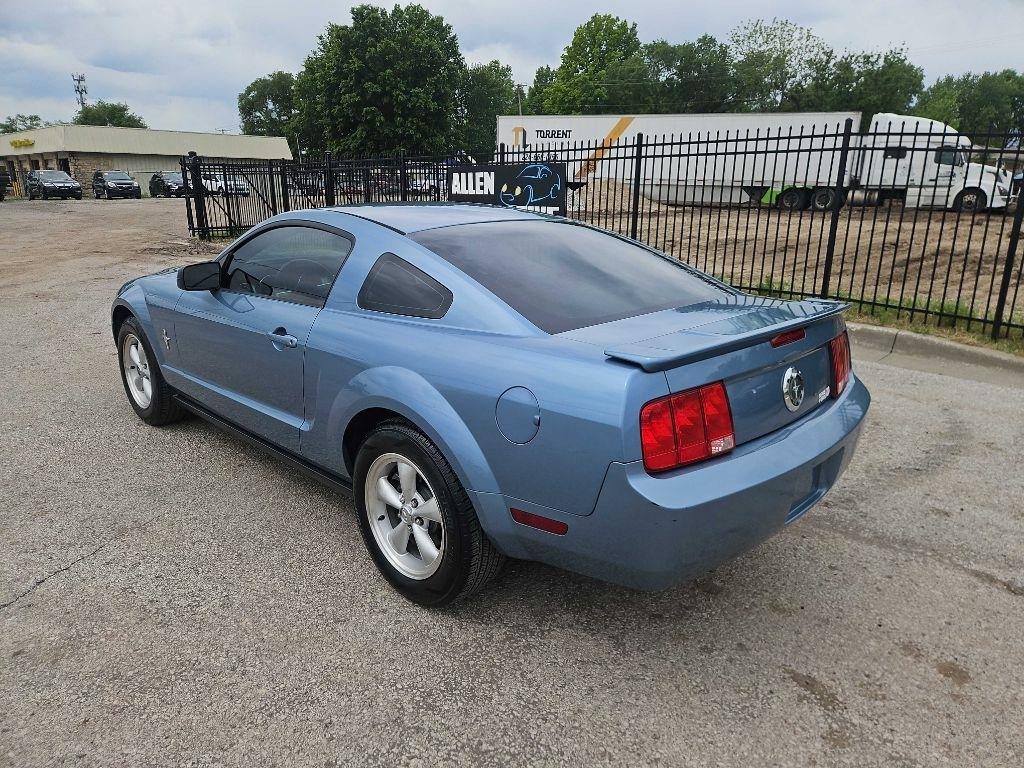 Ford Mustang V6 Deluxe Coupe 2007