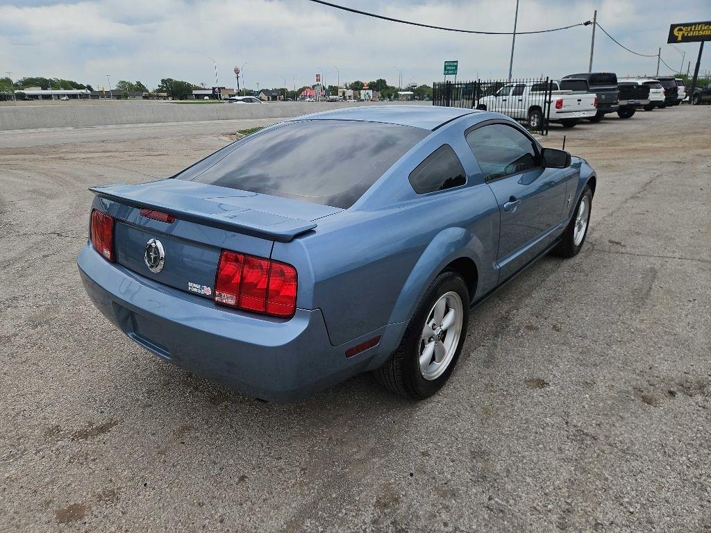 Ford Mustang V6 Deluxe Coupe 2007