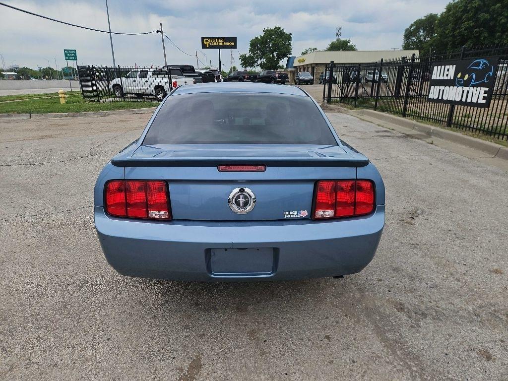 Ford Mustang V6 Deluxe Coupe 2007