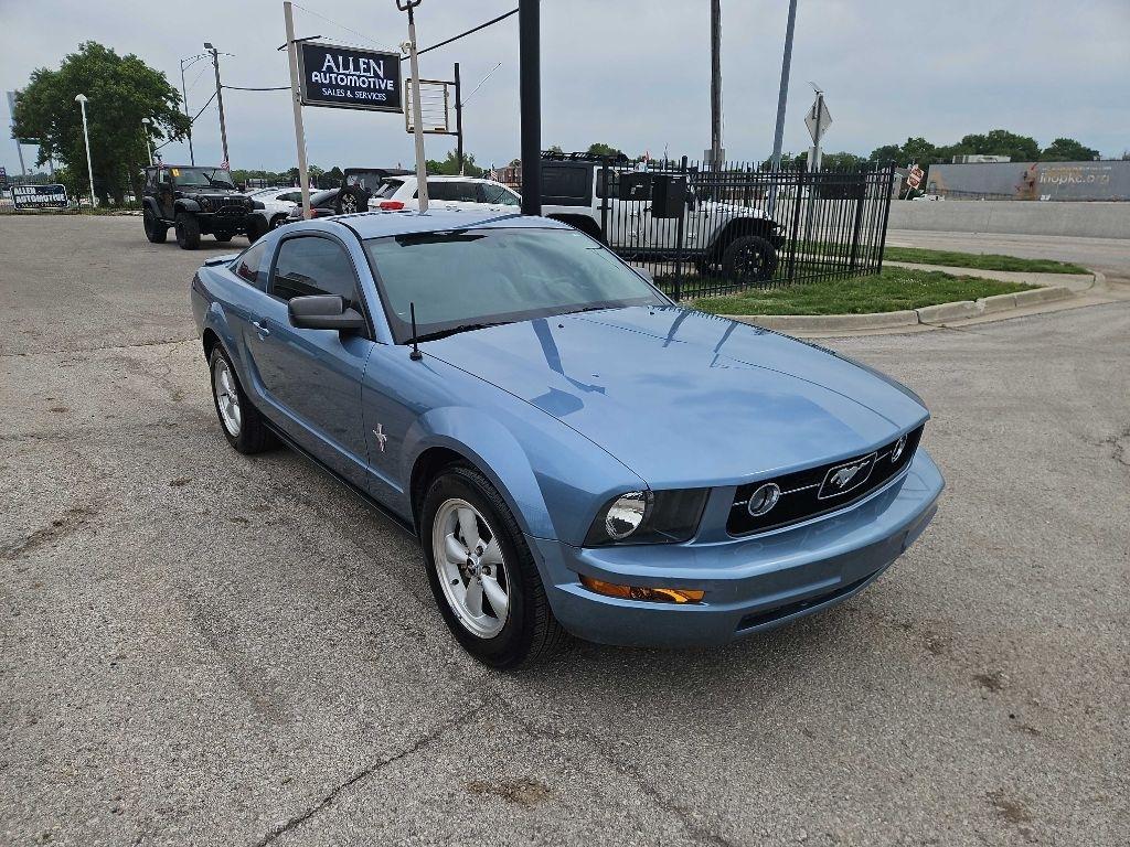 Ford Mustang V6 Deluxe Coupe 2007