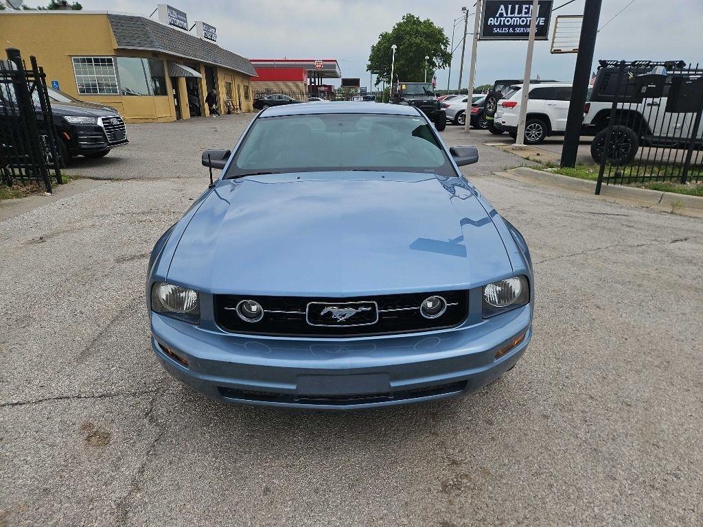 Ford Mustang V6 Deluxe Coupe 2007