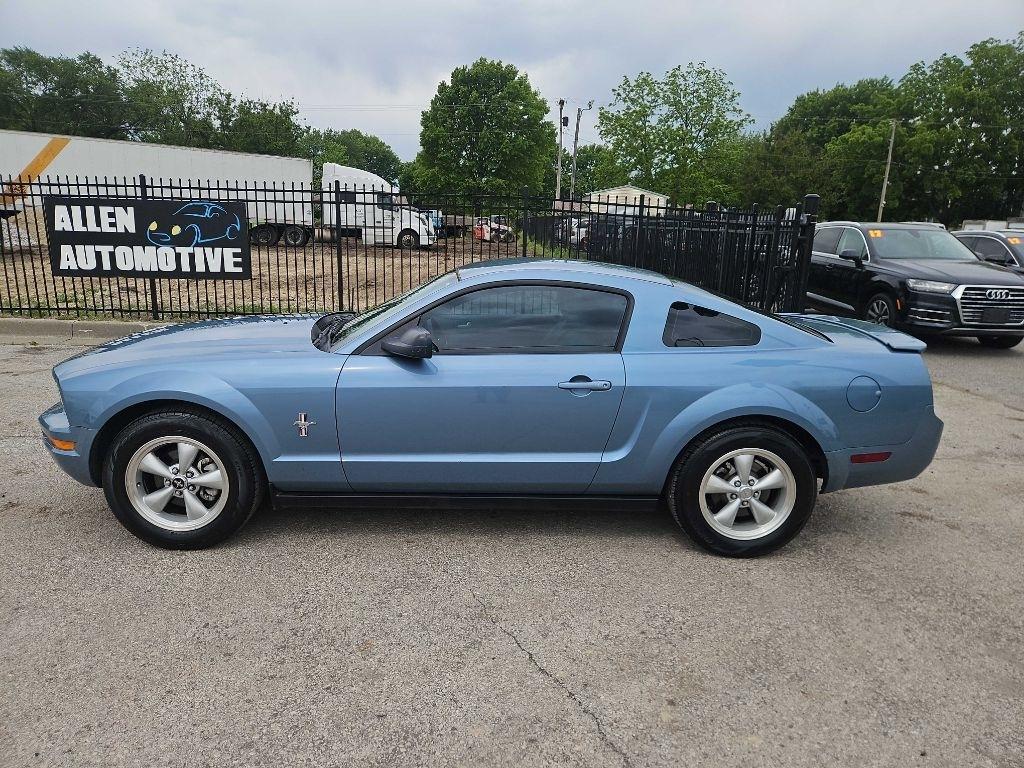 Ford Mustang V6 Deluxe Coupe 2007