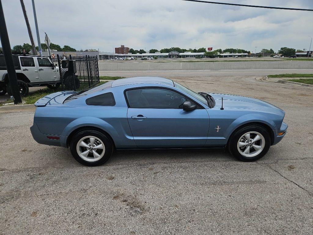 Ford Mustang V6 Deluxe Coupe 2007