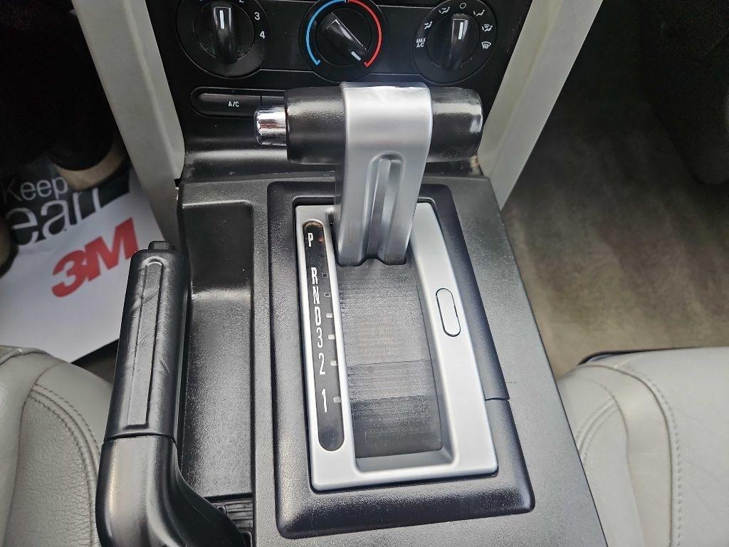 Ford Mustang V6 Deluxe Coupe 2007