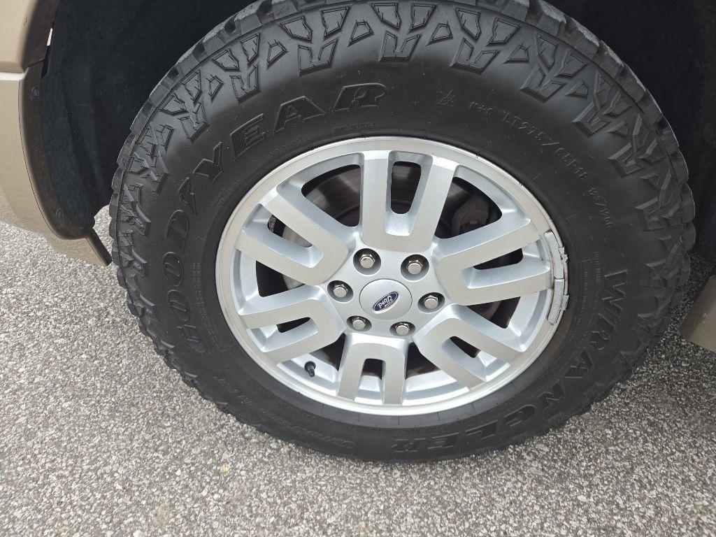 Ford Expedition XLT 4WD 2012