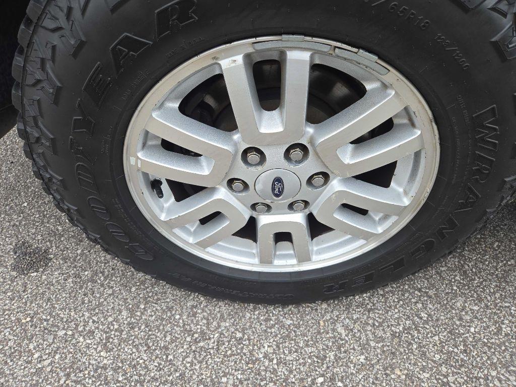 Ford Expedition XLT 4WD 2012