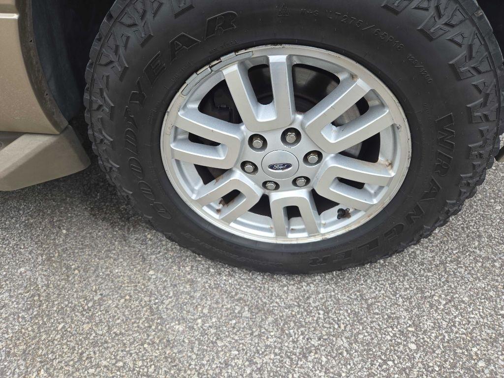 Ford Expedition XLT 4WD 2012