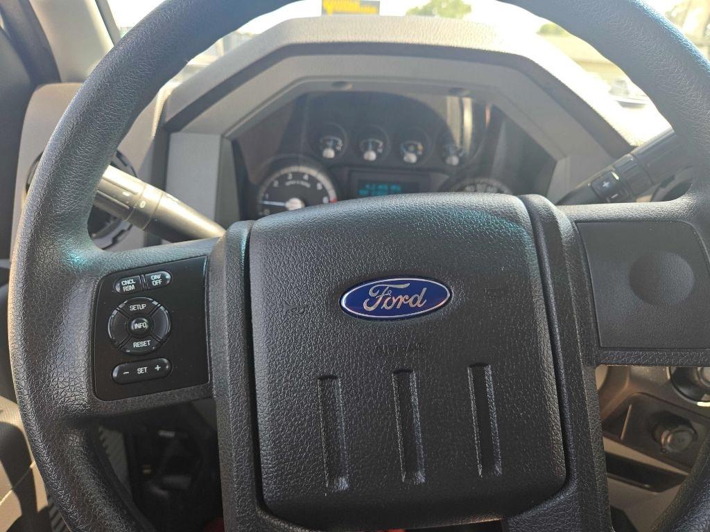 Ford F-350 SD XL Crew Cab Long Bed DRW 4WD 2015