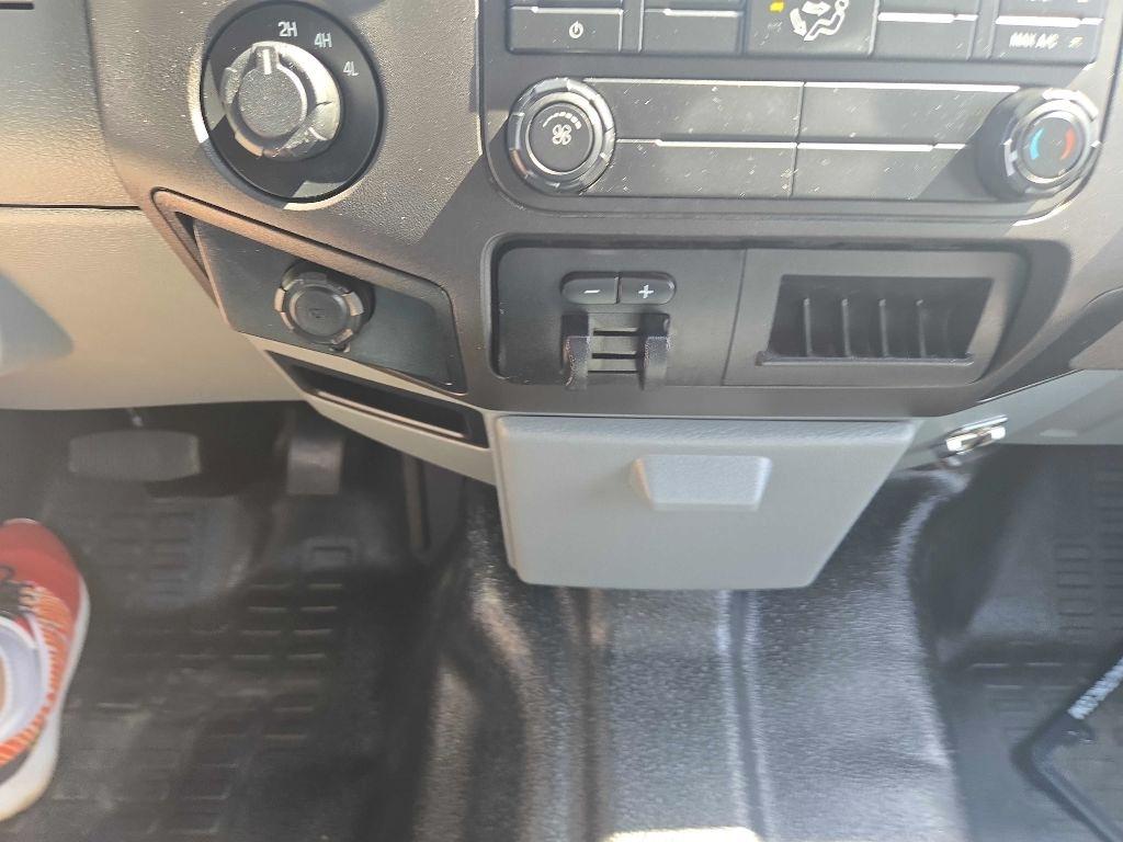 Ford F-350 SD XL Crew Cab Long Bed DRW 4WD 2015
