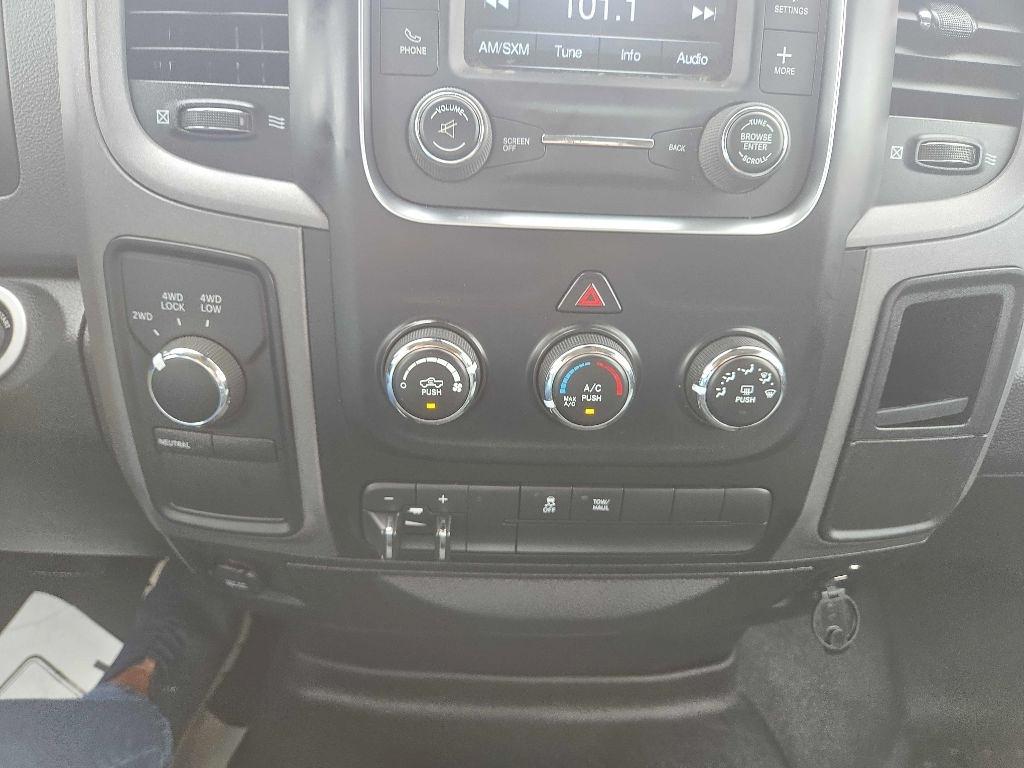 RAM 1500 Tradesman Quad Cab 4WD 2015