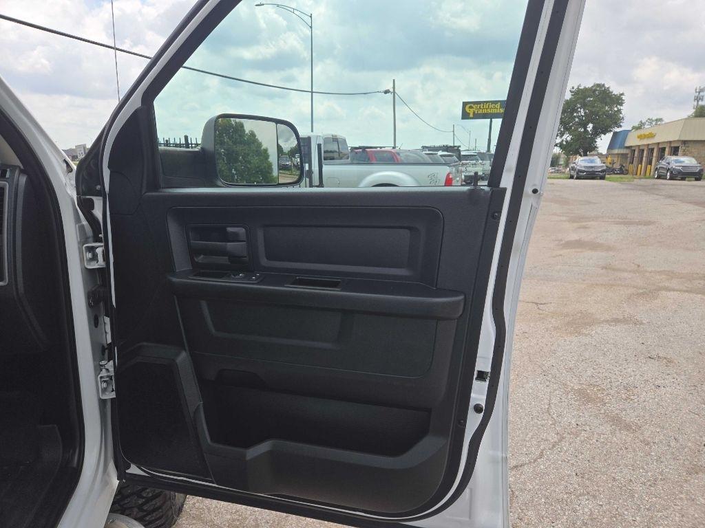 RAM 1500 Tradesman Quad Cab 4WD 2015