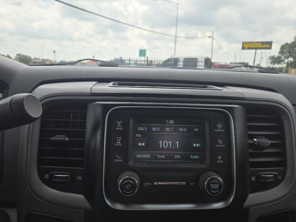RAM 1500 Tradesman Quad Cab 4WD 2015