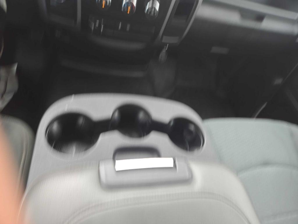 RAM 1500 Tradesman Quad Cab 4WD 2015