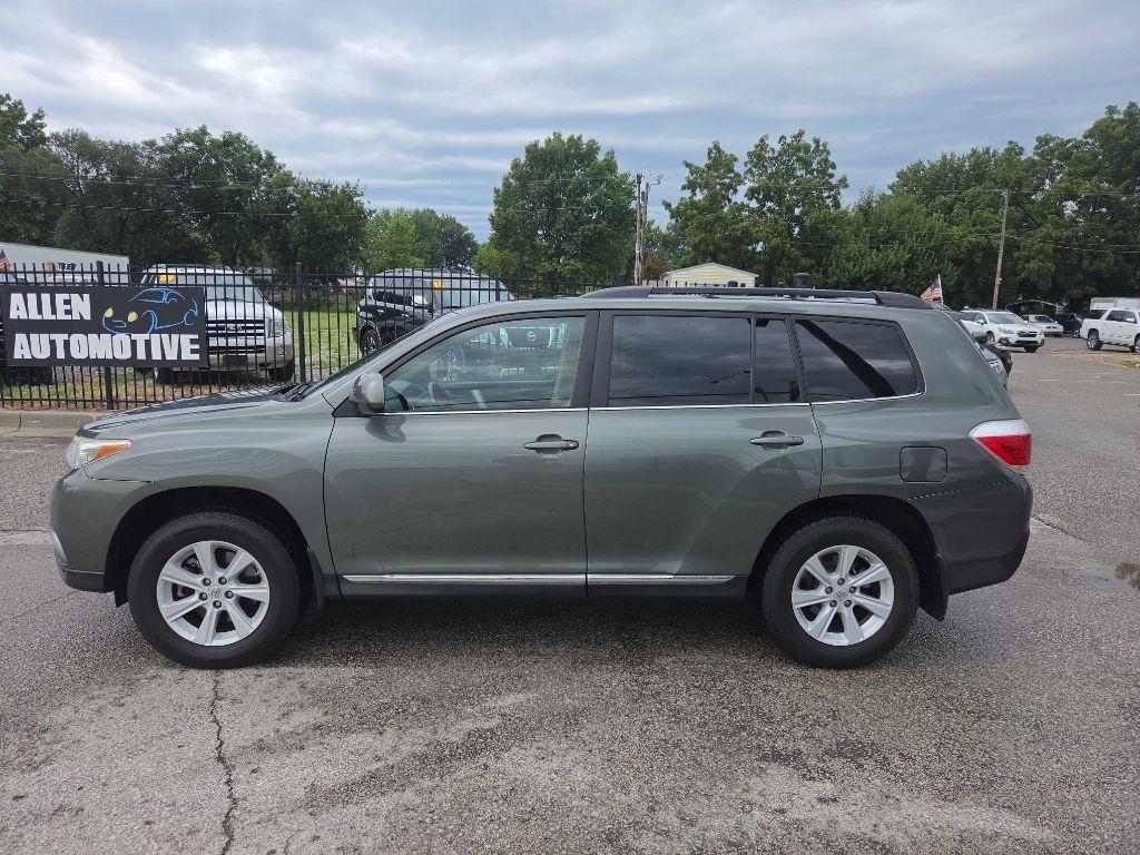 Toyota Highlander Base 4WD 2013