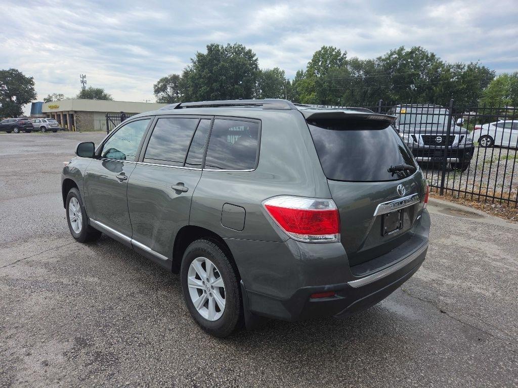 Toyota Highlander Base 4WD 2013