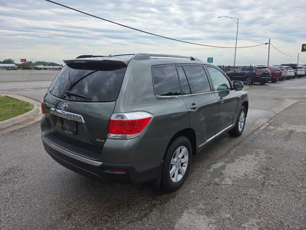 Toyota Highlander Base 4WD 2013