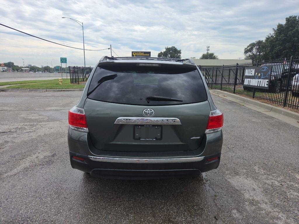 Toyota Highlander Base 4WD 2013