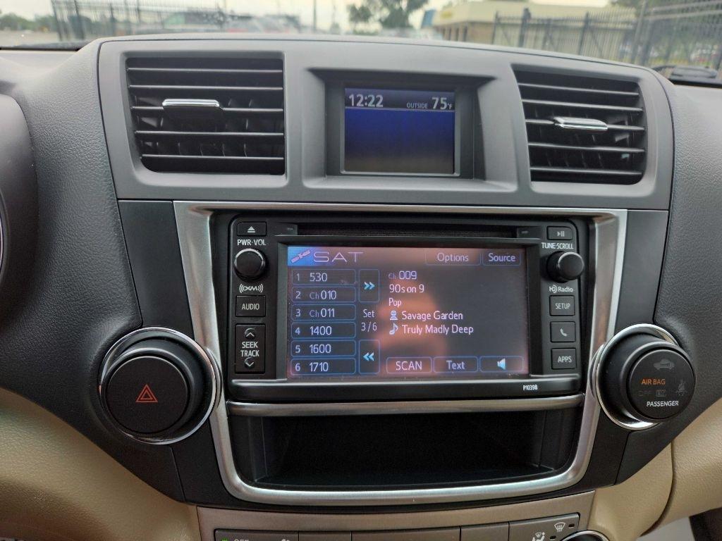 Toyota Highlander Base 4WD 2013