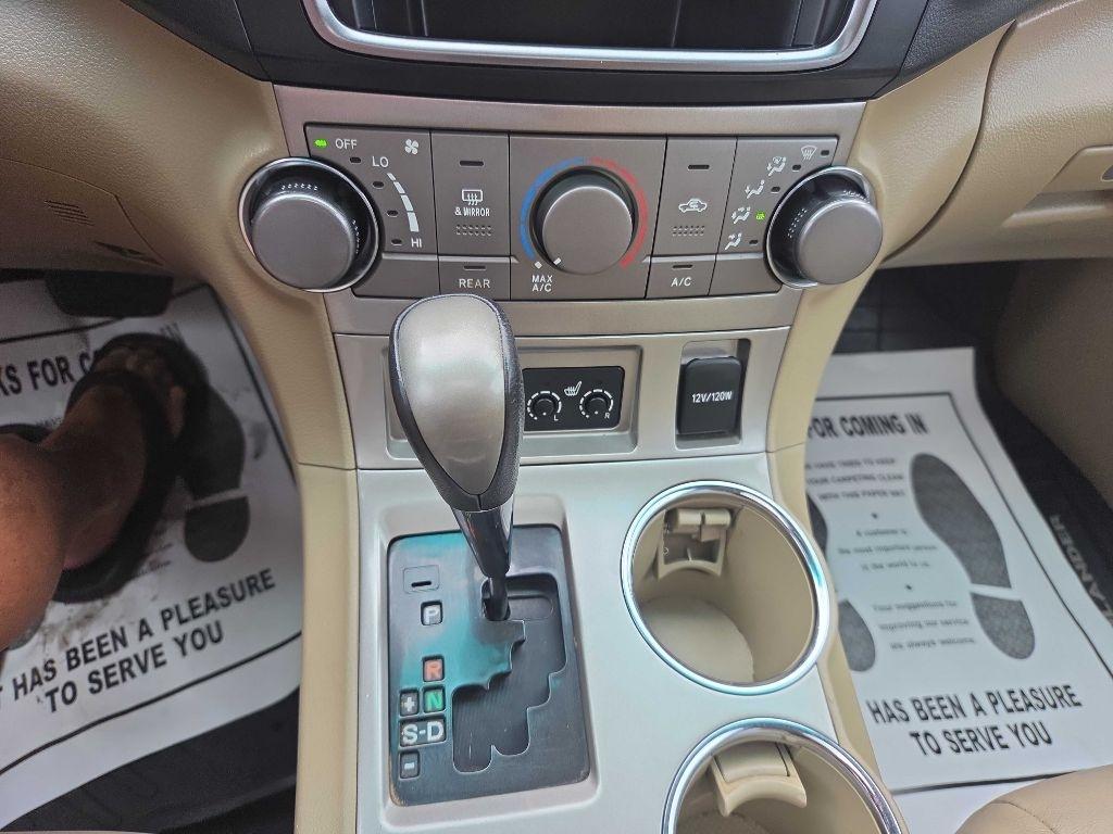 Toyota Highlander Base 4WD 2013