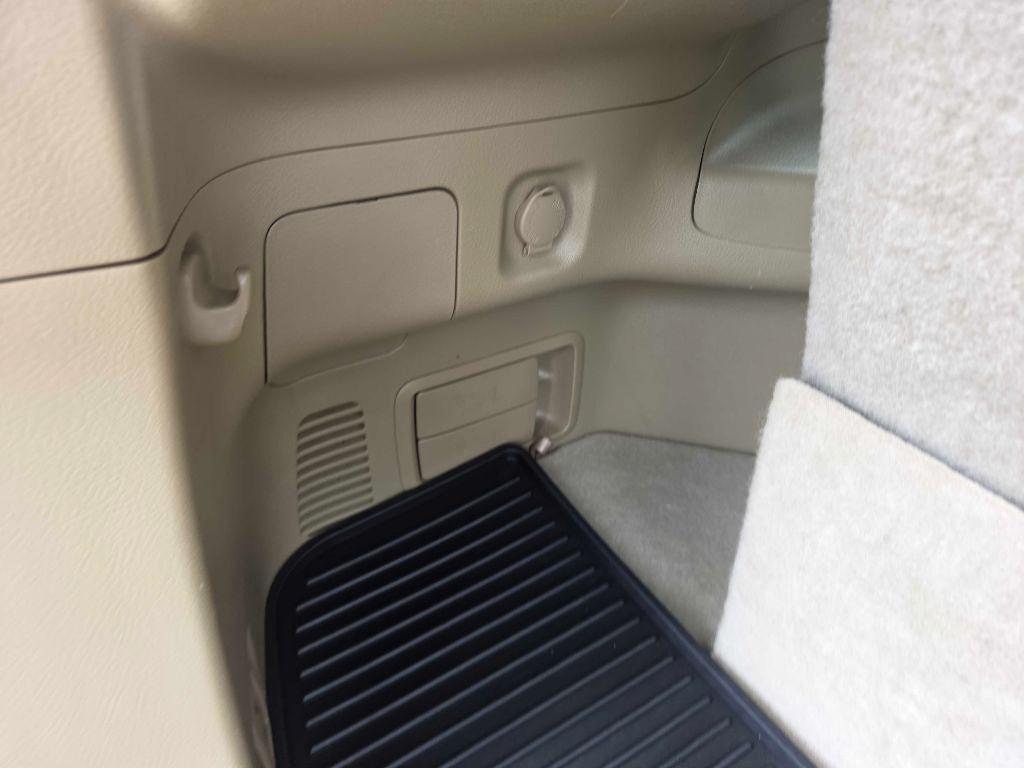 Toyota Highlander Base 4WD 2013