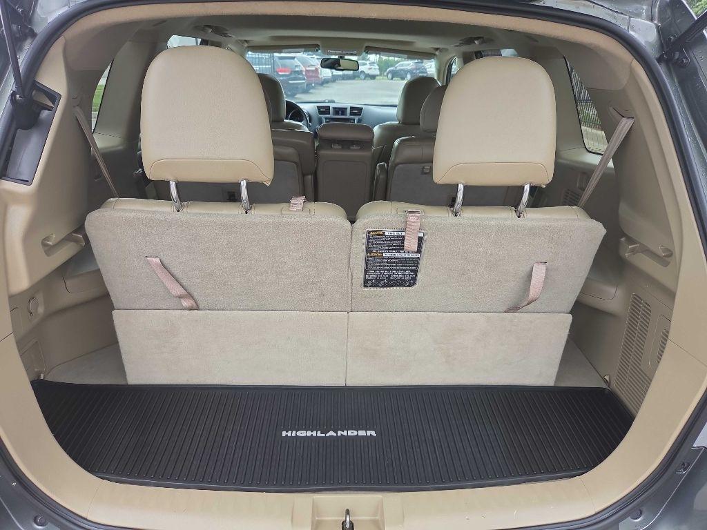 Toyota Highlander Base 4WD 2013