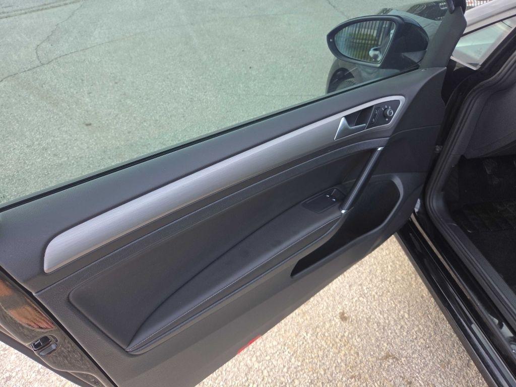 Volkswagen Golf photo 9