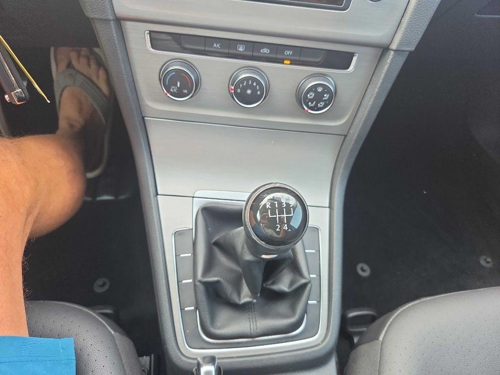 Volkswagen Golf photo 18