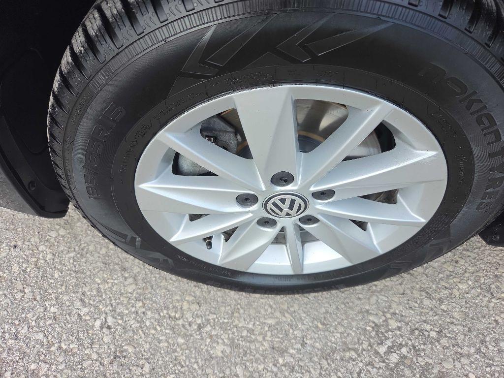 Volkswagen Golf photo 34