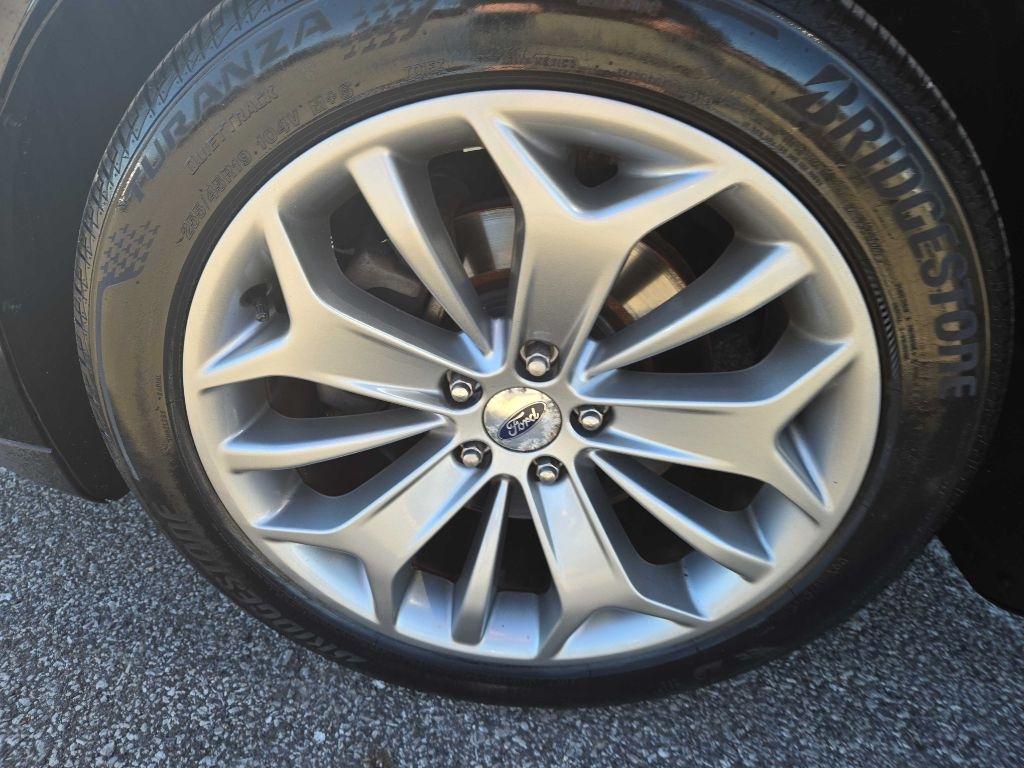 Ford Taurus Limited FWD 2015