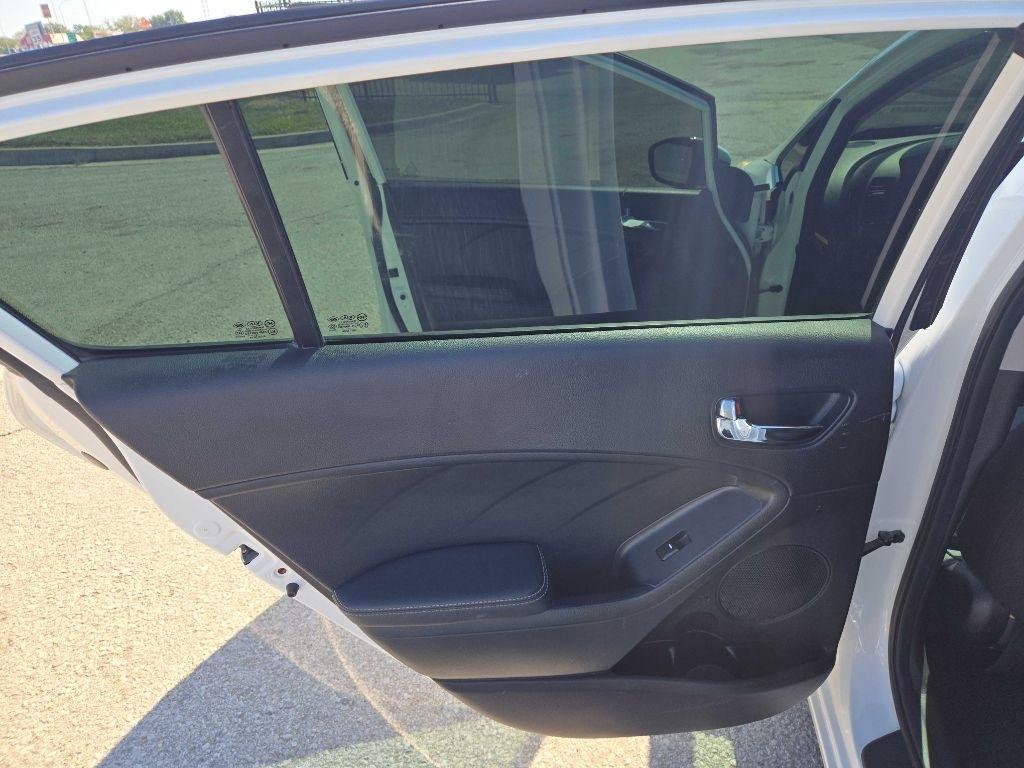 Kia Forte 5-Door EX 2016