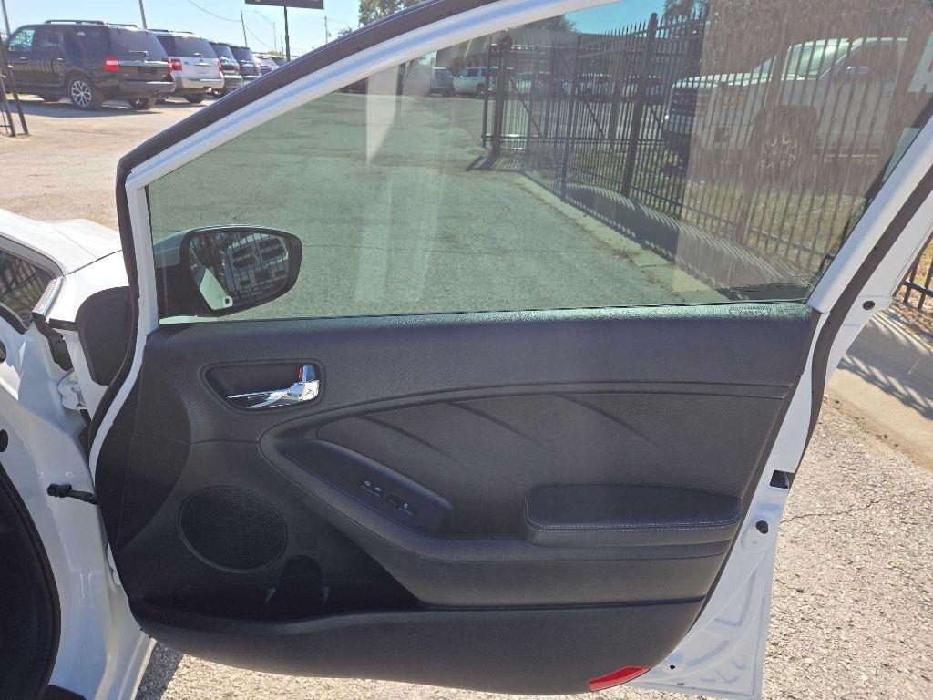 Kia Forte 5-Door EX 2016