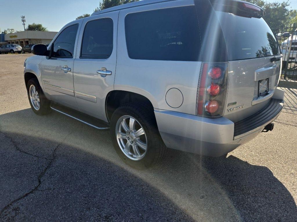 GMC Yukon Denali 4WD 2011