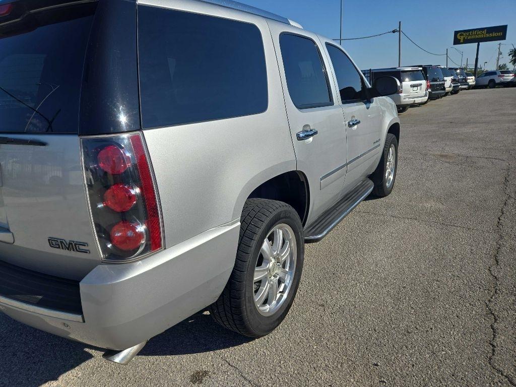 GMC Yukon Denali 4WD 2011