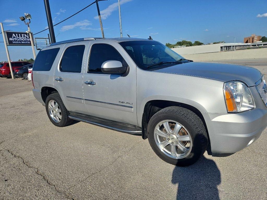 GMC Yukon Denali 4WD 2011