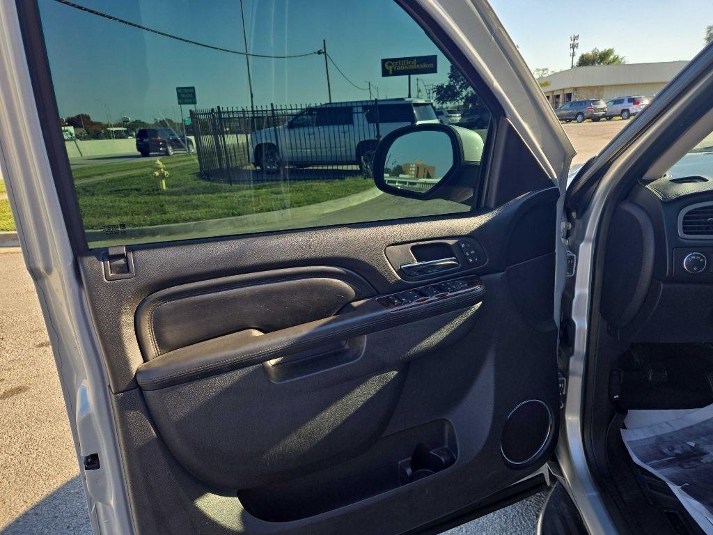 GMC Yukon Denali 4WD 2011