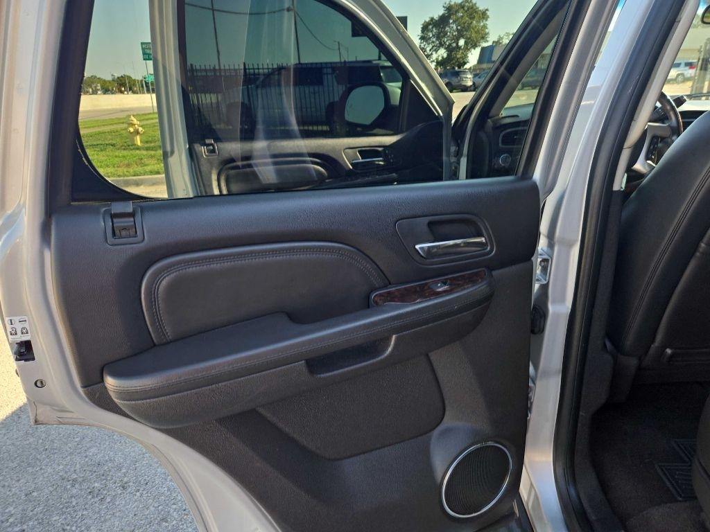 GMC Yukon Denali 4WD 2011
