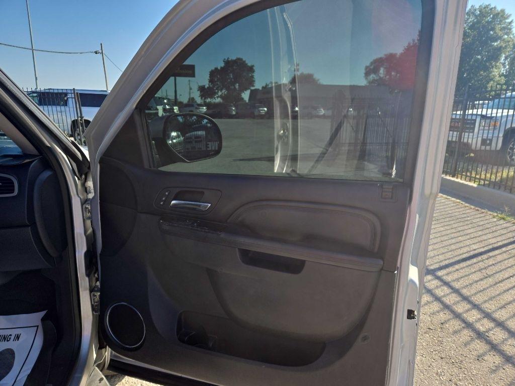 GMC Yukon Denali 4WD 2011