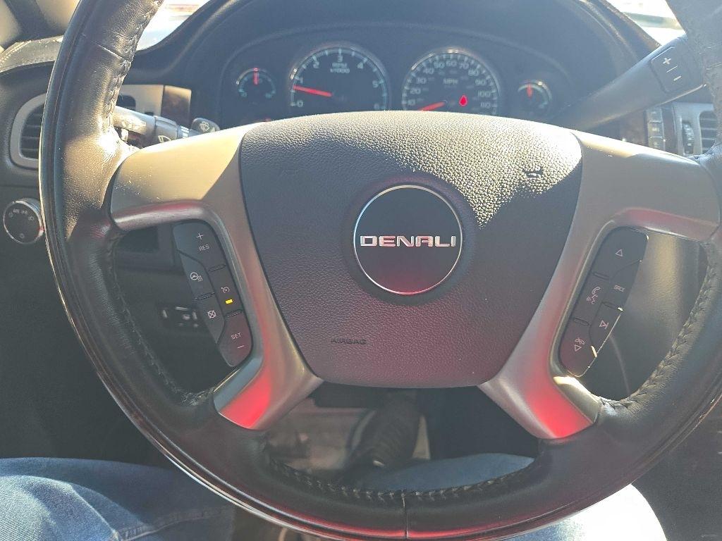 GMC Yukon Denali 4WD 2011