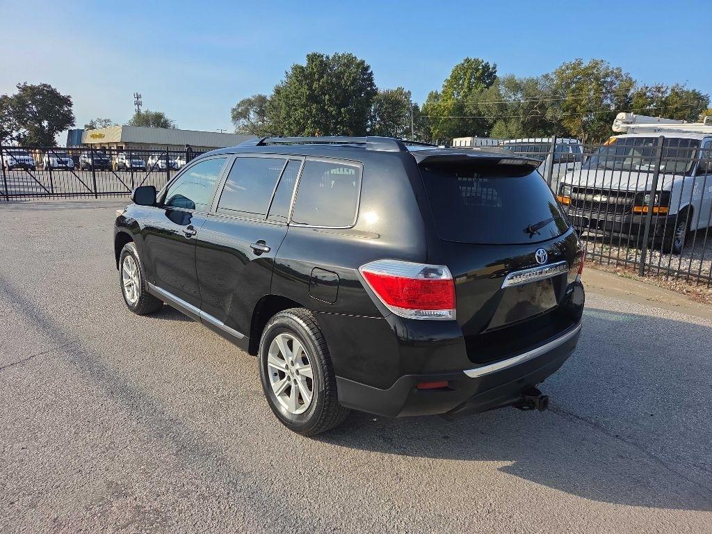 Toyota Highlander Base 4WD 2011